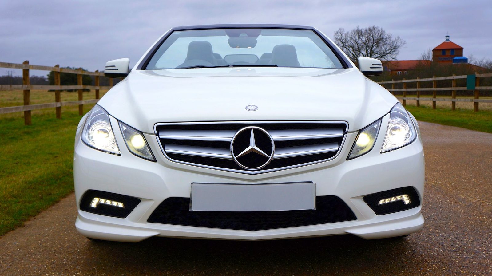 Mercedes-Benz E 250 Cabriolet in Polarweiß
