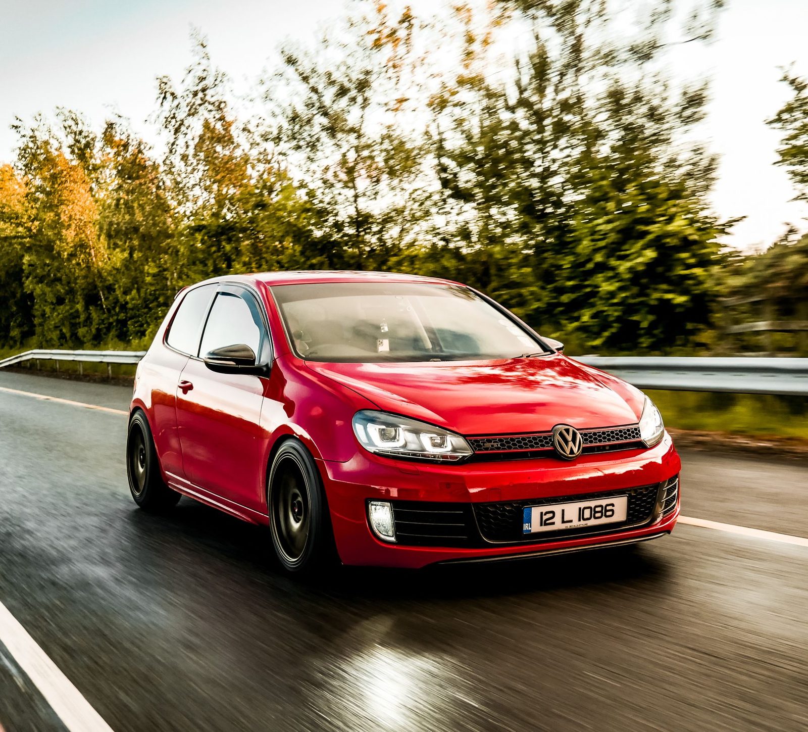 Volkswagen Golf GTI in Kings Red metallic