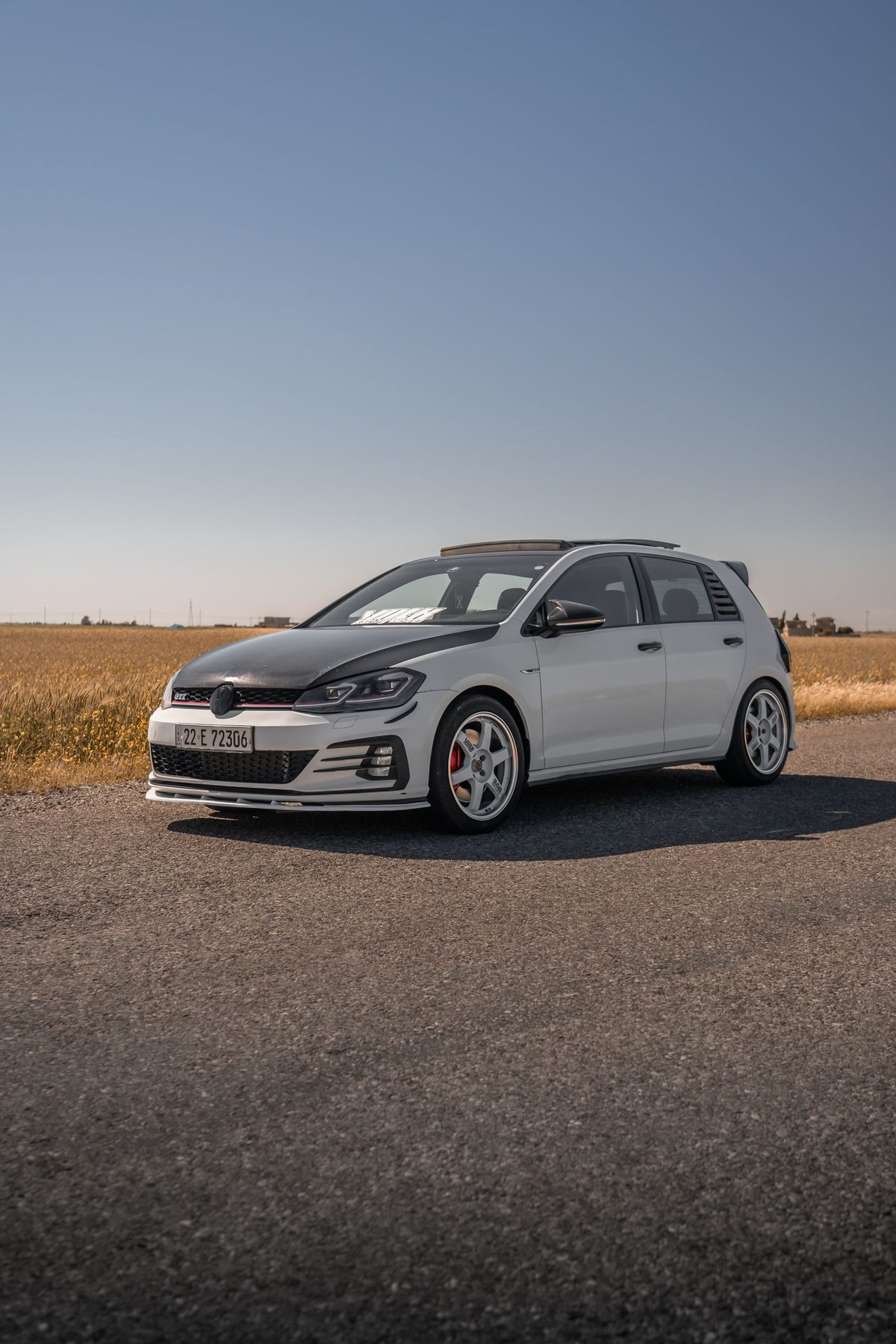 Volkswagen Golf R 2.0 TSI 4MOTION in Pure White